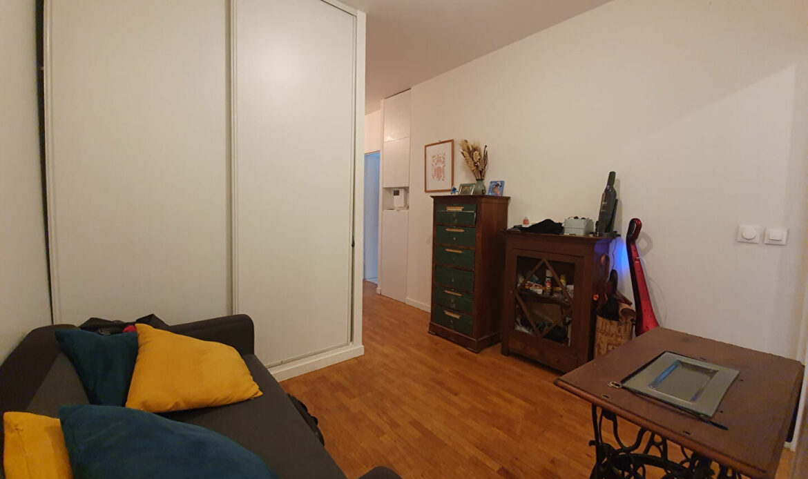 370f4989