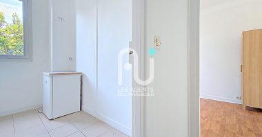 00572300