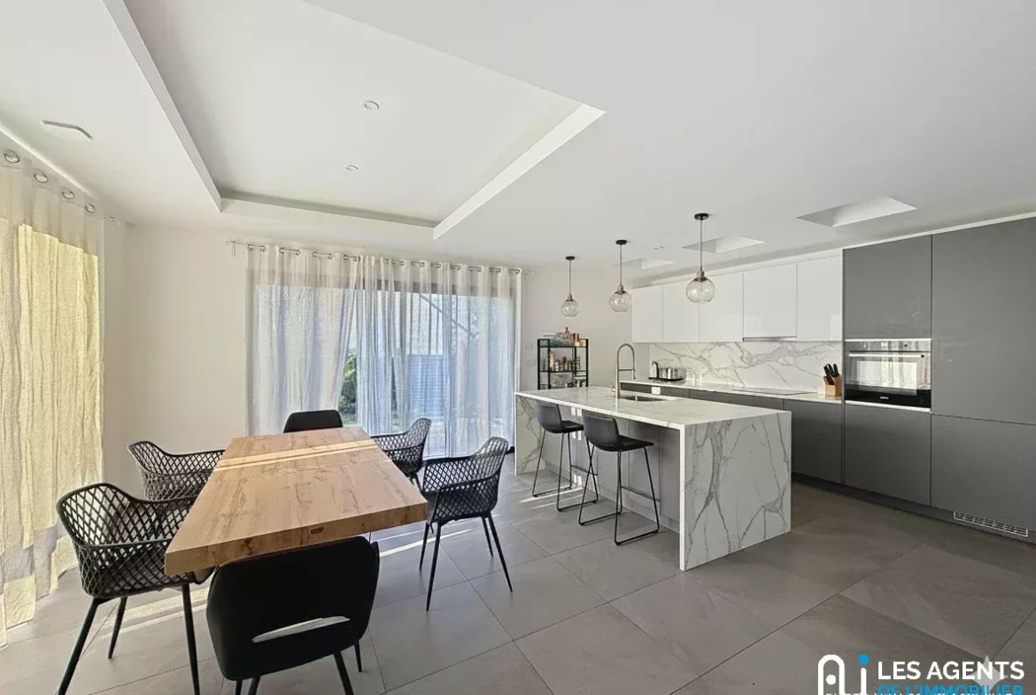 ae7185080c6e44f24af4ab285a7a09cc_c31a8b867f_1184-big