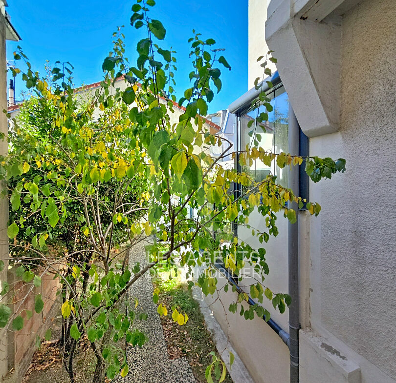 61623258m