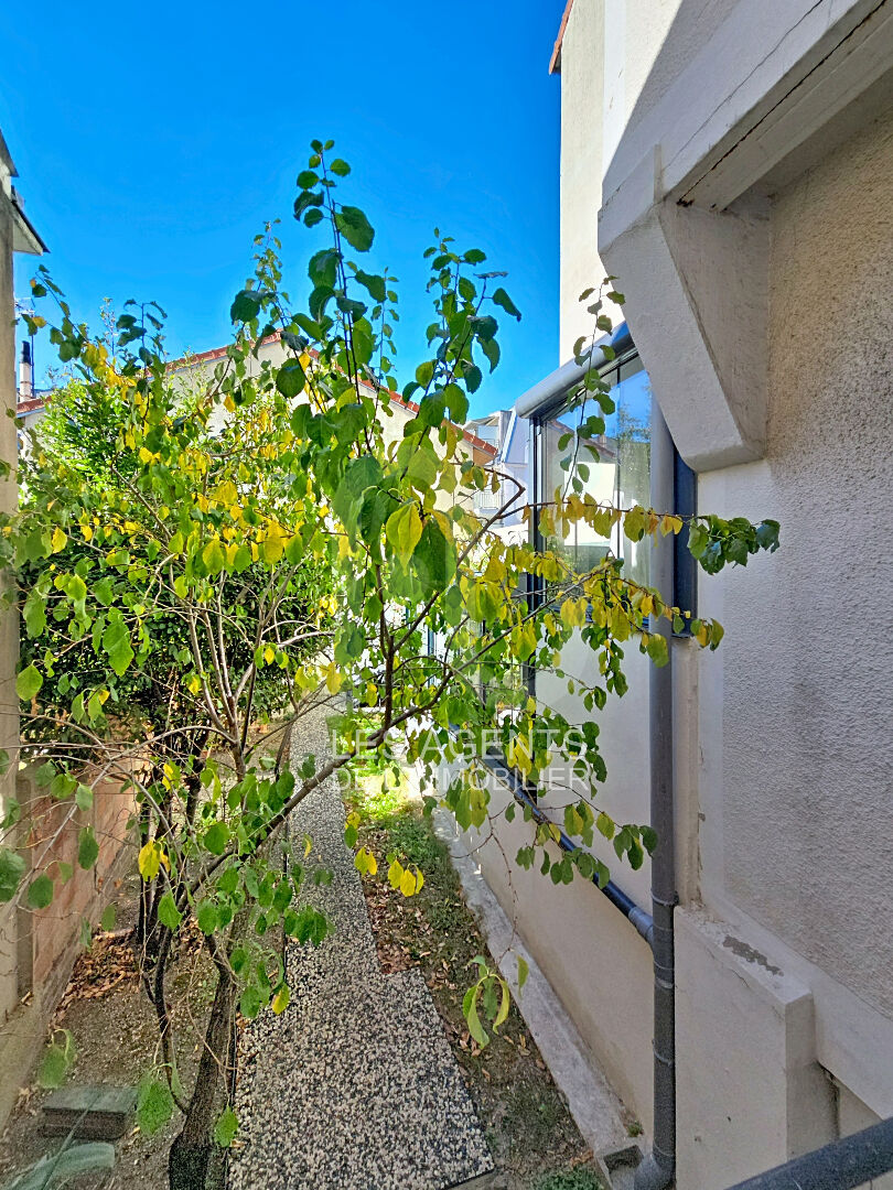 61623258m