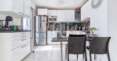 d2583679